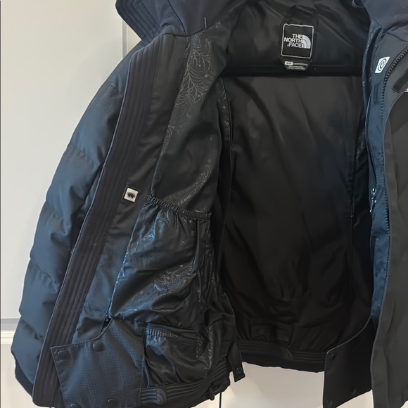 The North Face Black Puffer Jacket - Picture 4 of 9